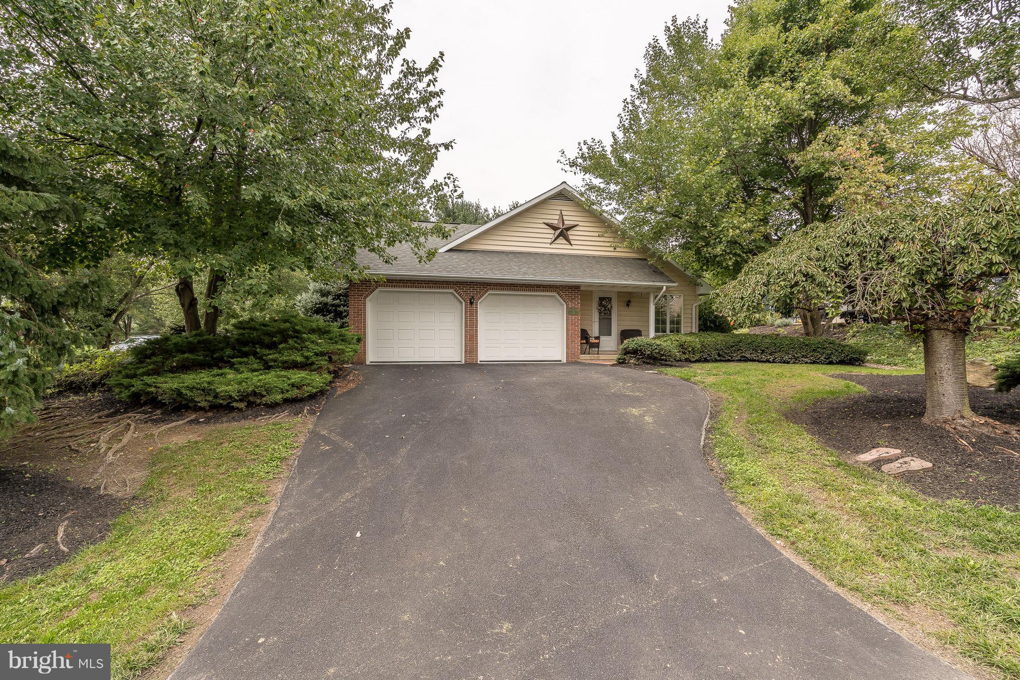 13 Countryside Lane Lititz, PA 17543 - Photo 4 of 34