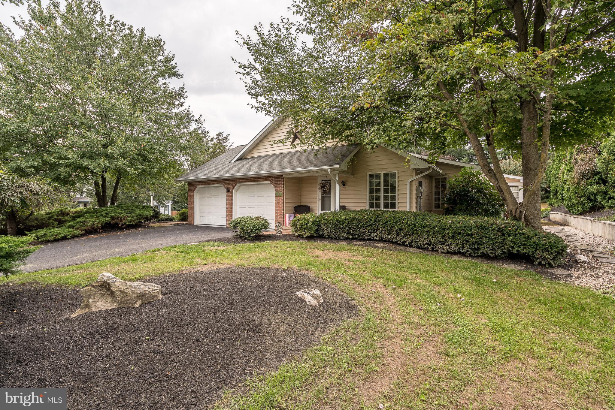 13 Countryside Lane Lititz, PA 17543 - Photo 5 of 34