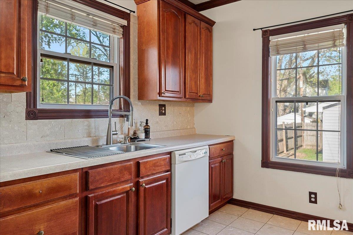 424 South Adelia Street Springfield, IL 62704 - Photo 13 of 37 Gallery Image 13