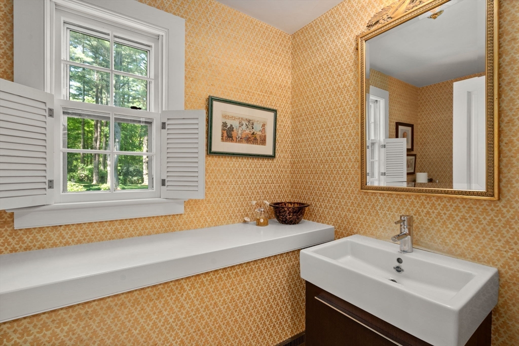 4 Claybrook Road Dover, MA 02030 - Photo 12 of 39