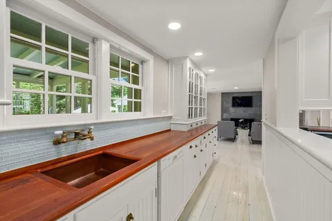 $3,950,000 | 4 Claybrook Road, Dover, MA 02030