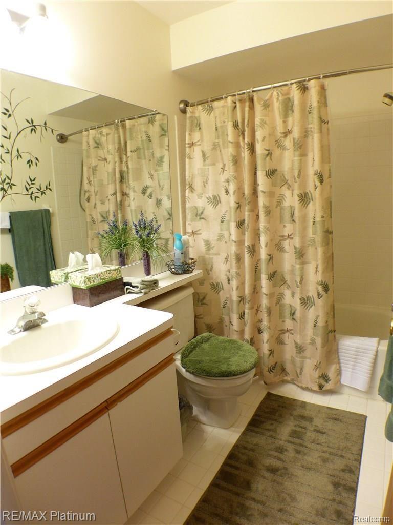 922 Ridge Court, Unit 130 Brighton, MI 48116 - Photo 23 of 29 P1040732.JPG