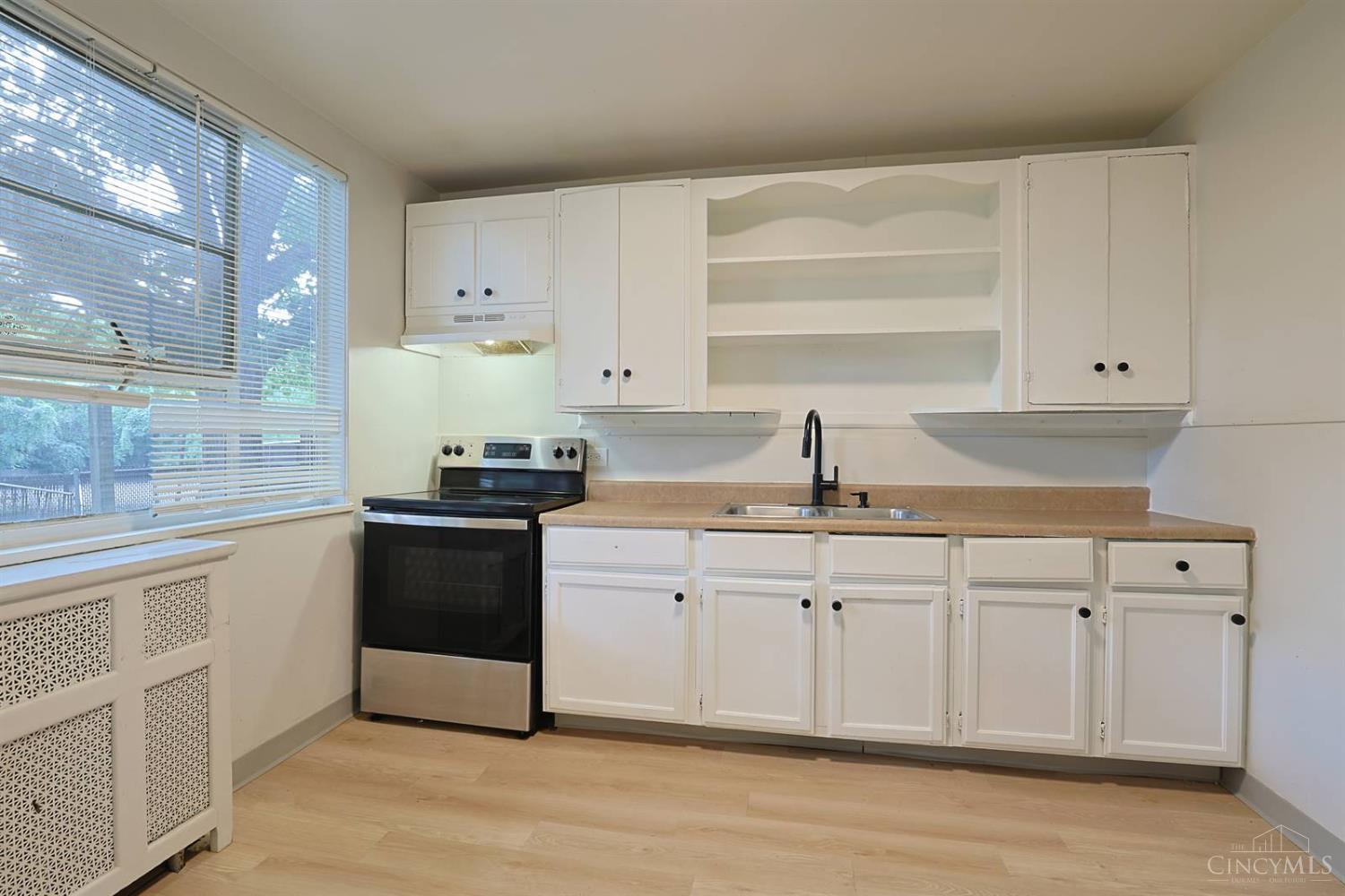 33 Farragut Road Greenhills, OH 45218 - Photo 7 of 37 Gallery Image 7