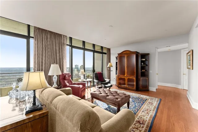$1,100,000 | 750 Park Avenue Northeast, Unit 29E, Atlanta, GA 30326