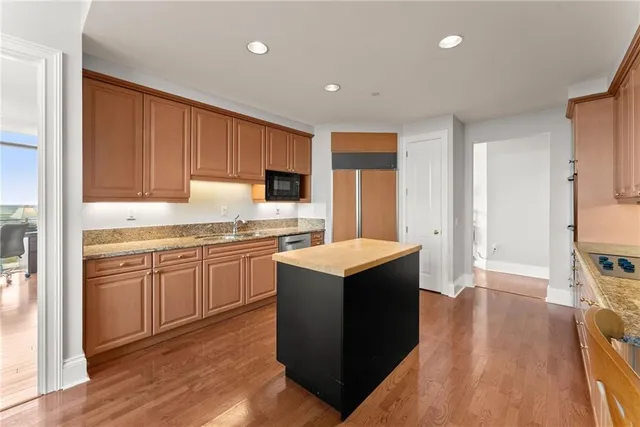$1,100,000 | 750 Park Avenue Northeast, Unit 29E, Atlanta, GA 30326