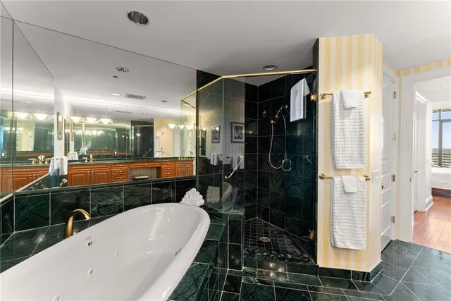 $1,100,000 | 750 Park Avenue Northeast, Unit 29E, Atlanta, GA 30326