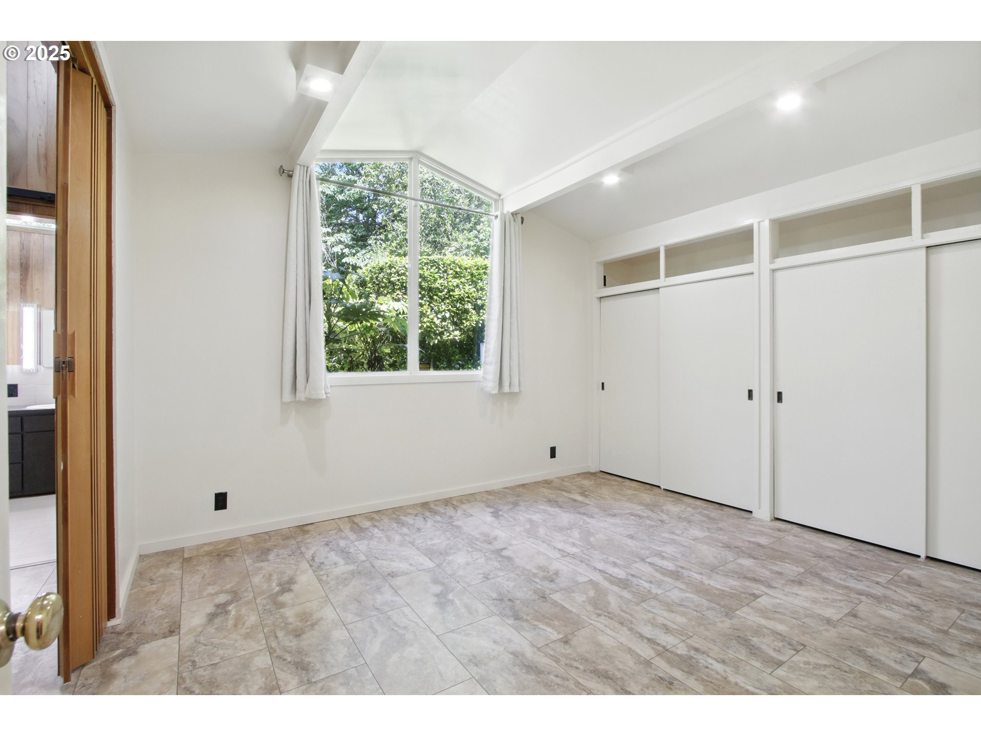 2075 Southeast Palmblad Road Gresham, OR 97080 - Photo 11 of 36 Primary Bedroom