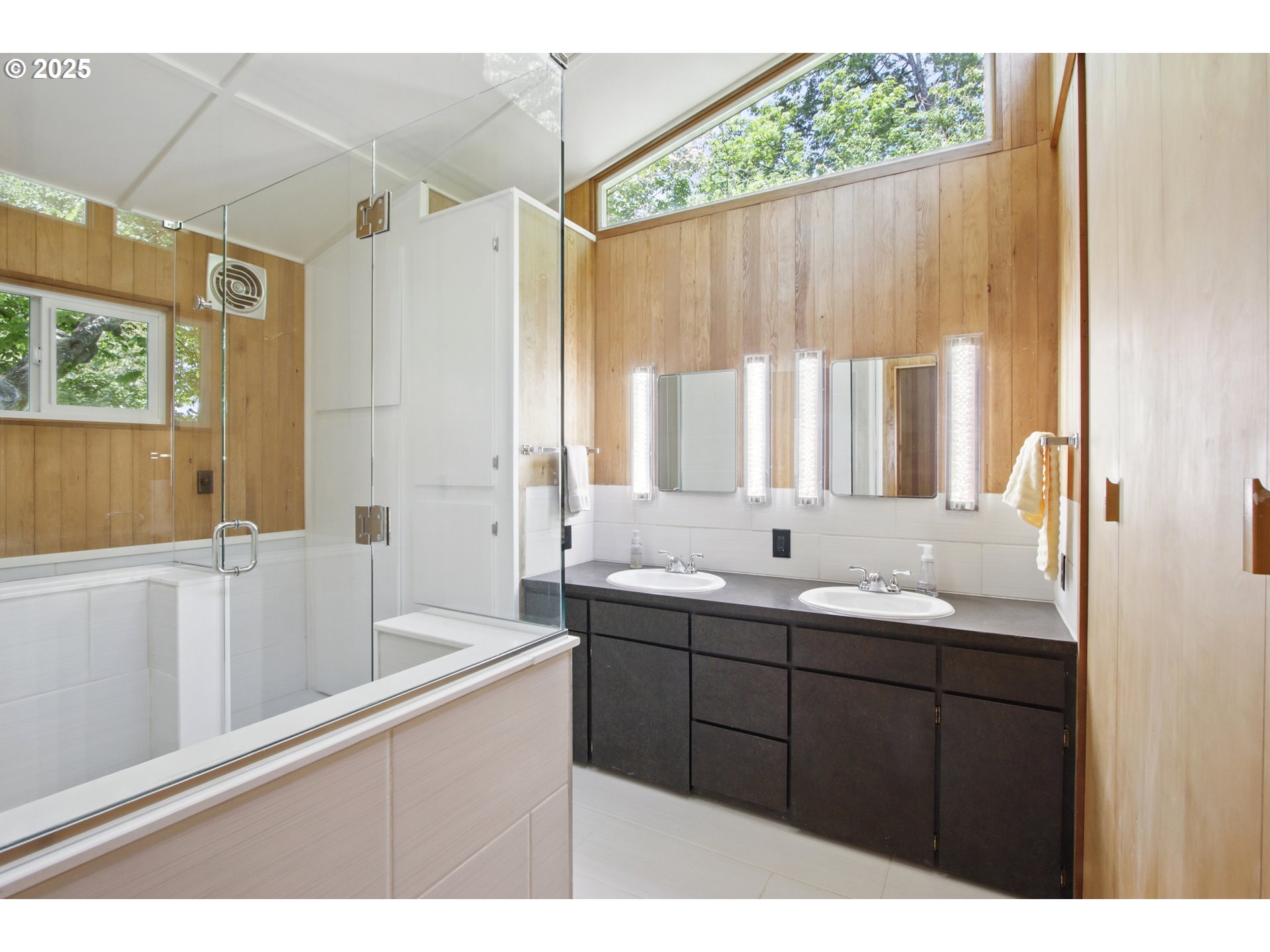 2075 Southeast Palmblad Road Gresham, OR 97080 - Photo 14 of 36 Bathroom, Attached