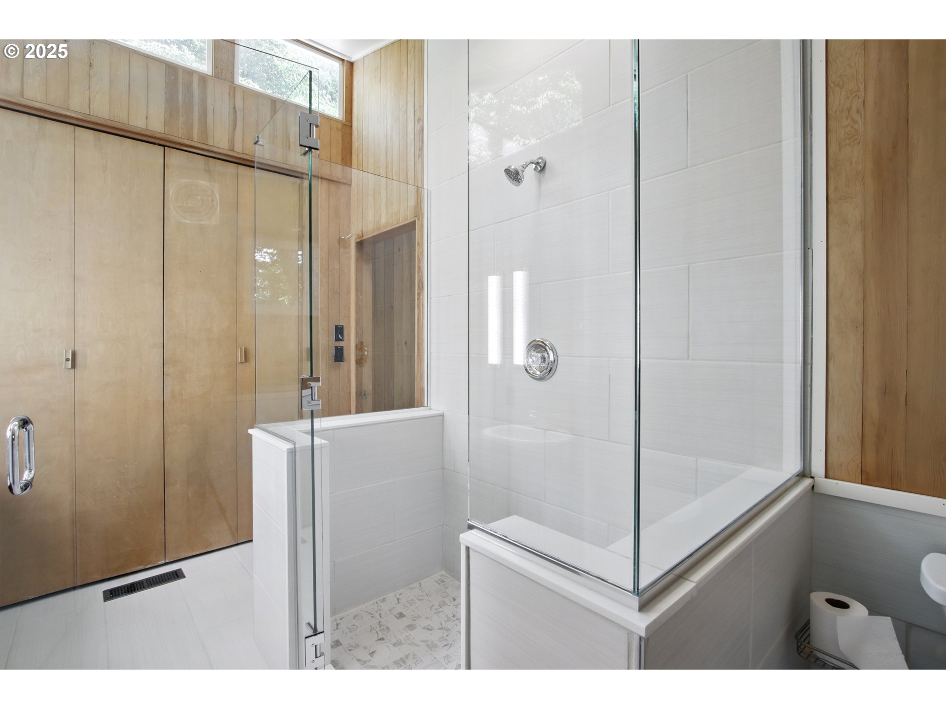 2075 Southeast Palmblad Road Gresham, OR 97080 - Photo 15 of 36 Bathroom