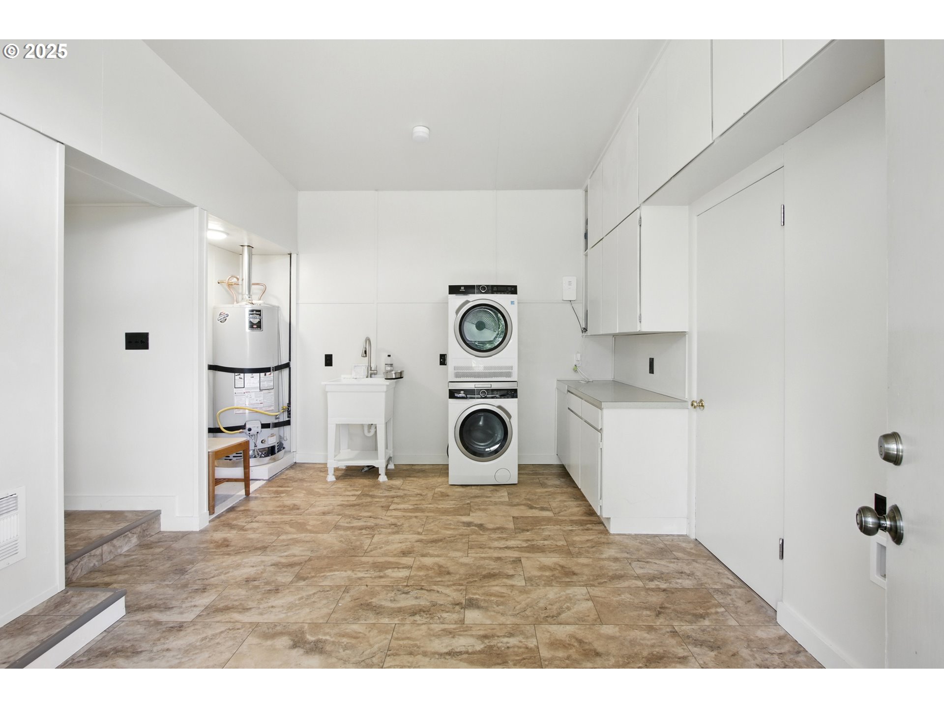 2075 Southeast Palmblad Road Gresham, OR 97080 - Photo 19 of 36 Laundry