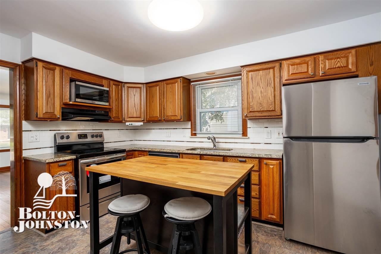 2073 Ridgemont Road Grosse Pointe, MI 48236 - Photo 8 of 21 Kitchen