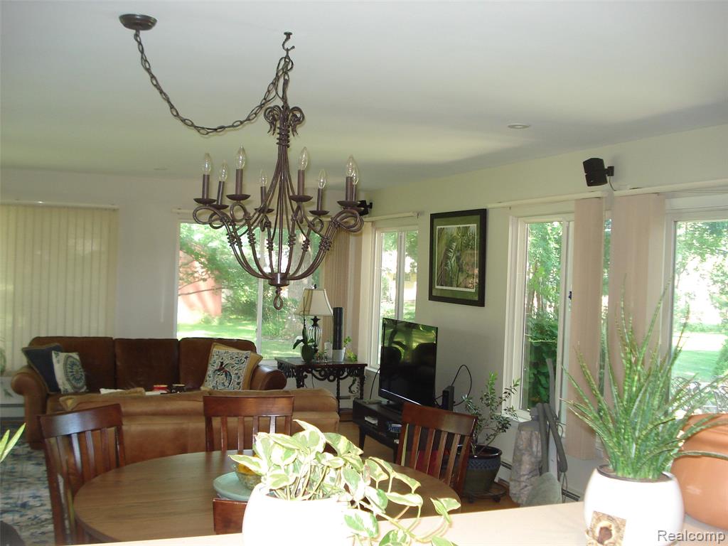 220 Montmorency Road Rochester, MI 48307 - Photo 4 of 18