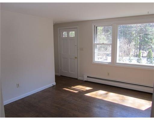 44 Hadlock Road Falmouth, ME 04105 - Photo 11 of 19 Living Room.