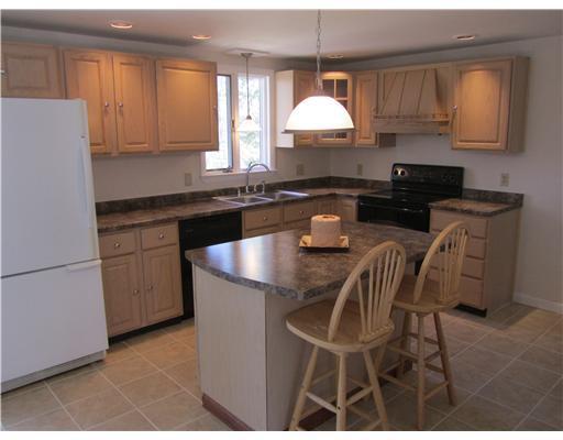 44 Hadlock Road Falmouth, ME 04105 - Photo 8 of 19 Kitchen.