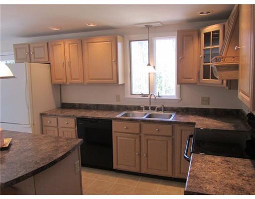 44 Hadlock Road Falmouth, ME 04105 - Photo 9 of 19 Kitchen.