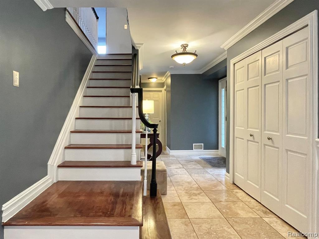 153 Aintree Road Rochester, MI 48306 - Photo 20 of 57