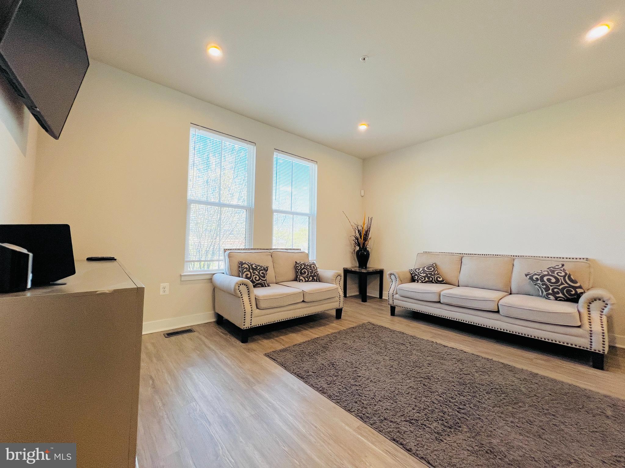 4637 Towne Park Road Suitland, MD 20746 - Photo 4 of 49