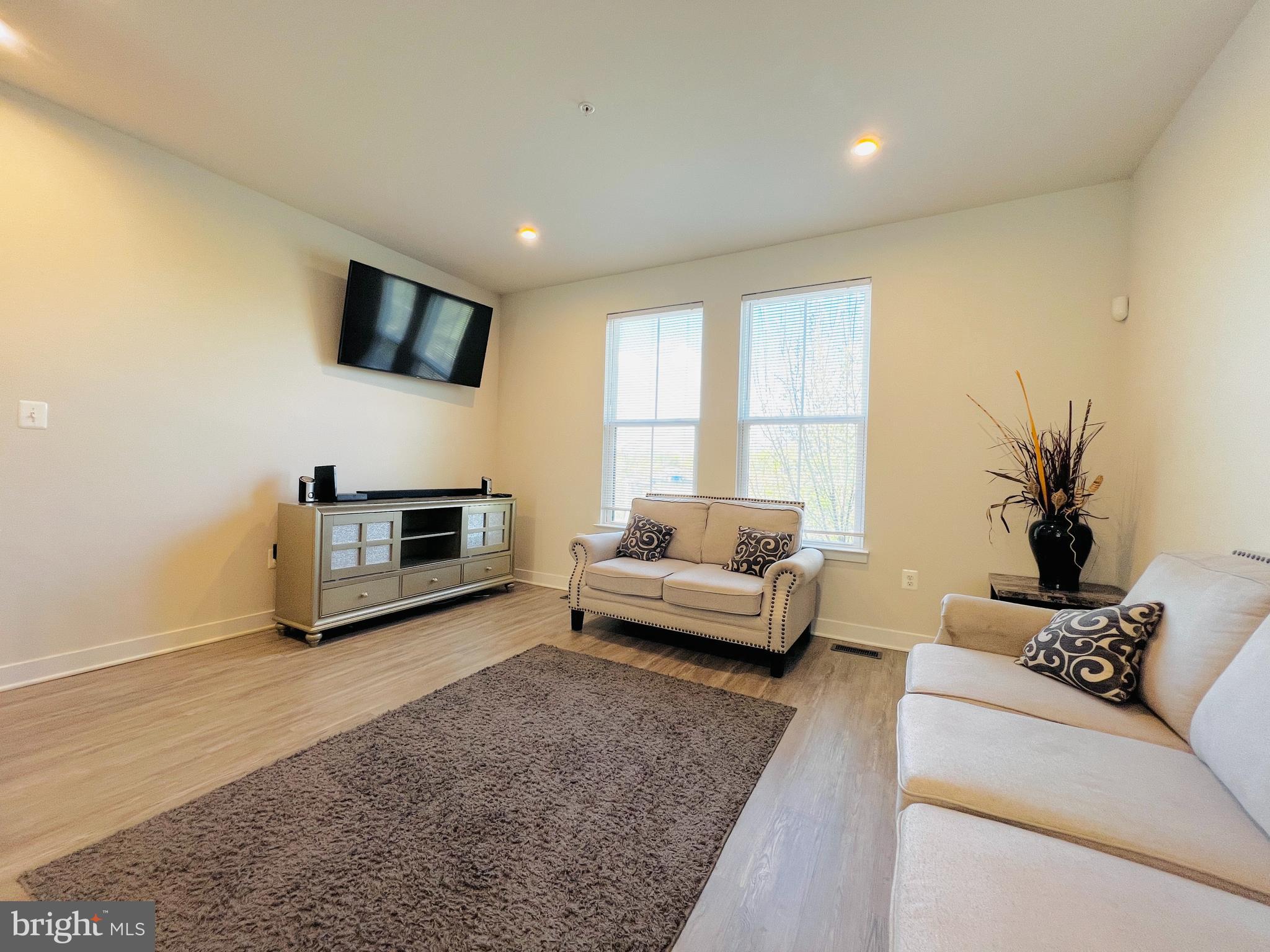 4637 Towne Park Road Suitland, MD 20746 - Photo 5 of 49
