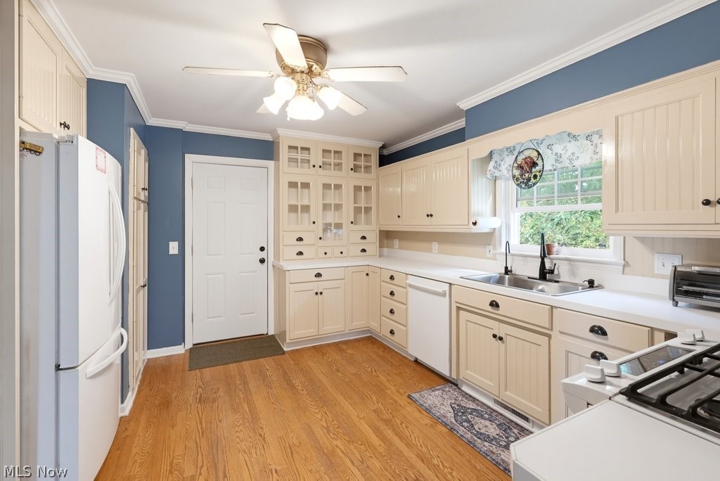 149 North Medina Line Road Akron, OH 44333 - Photo 8 of 42 Kitchen featuring wood-finish flooring, cream cabinetry, white countertops, and a ceiling fan