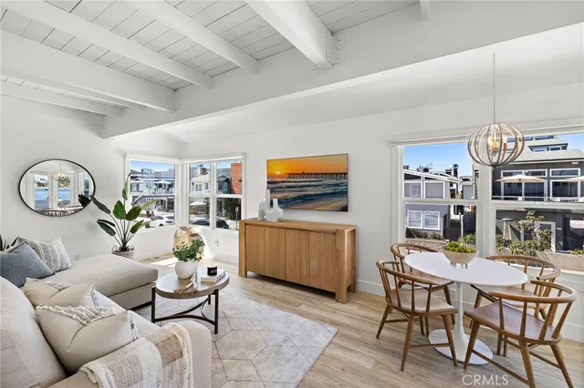 $6,900 | 207 Edgewater Place, Unit REAR, Newport Beach, CA 92661