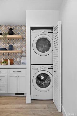 $6,900 | 207 Edgewater Place, Unit REAR, Newport Beach, CA 92661