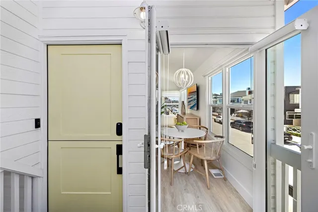 $6,900 | 207 Edgewater Place, Unit REAR, Newport Beach, CA 92661