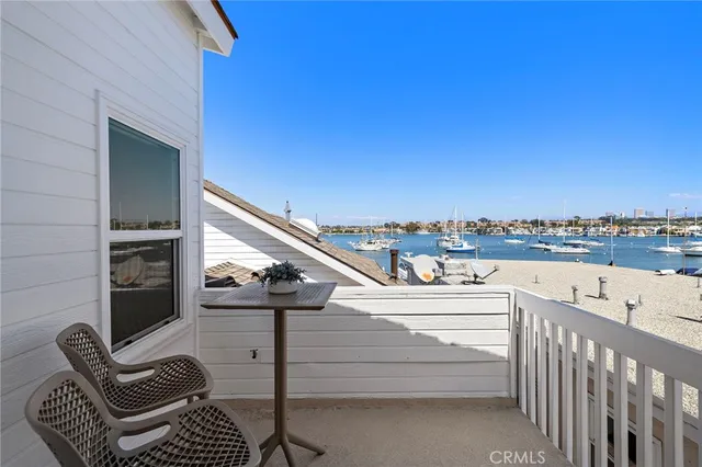 $6,900 | 207 Edgewater Place, Unit REAR, Newport Beach, CA 92661