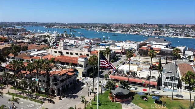 $6,900 | 207 Edgewater Place, Unit REAR, Newport Beach, CA 92661