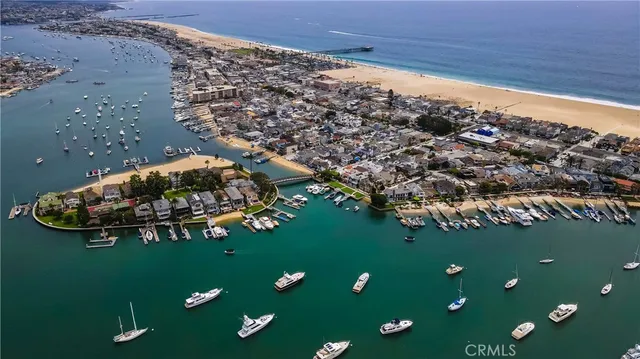 $6,900 | 207 Edgewater Place, Unit REAR, Newport Beach, CA 92661