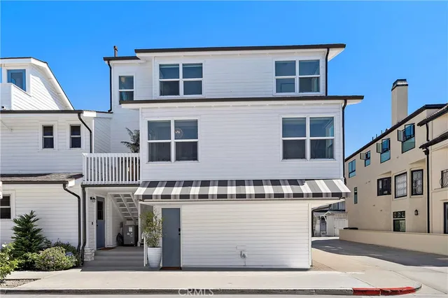 $6,900 | 207 Edgewater Place, Unit REAR, Newport Beach, CA 92661