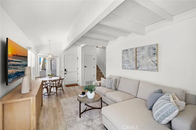 $6,900 | 207 Edgewater Place, Unit REAR, Newport Beach, CA 92661