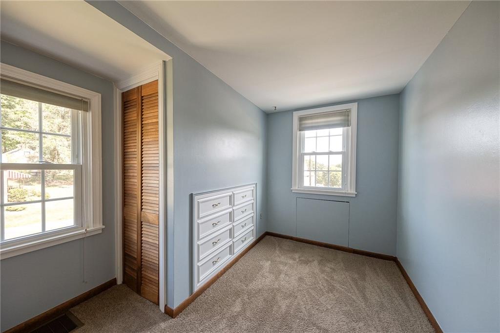 9765 Grosick Road Pittsburgh, PA 15237 - Photo 19 of 33 an empty room with windows