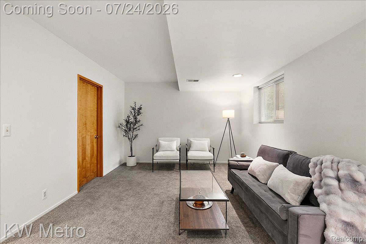 2804 Rhineberry Road Rochester, MI 48309 - Photo 20 of 35 Family Room