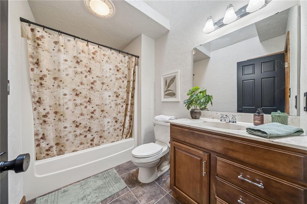 8320 Delaware Avenue Irwin, PA 15642 - Photo 34 of 49 2nd Floor Full Bath