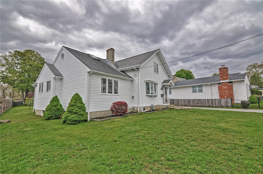 329 New Boston Road Fall River, MA 02720 - Photo 3 of 28 Gallery Image 3