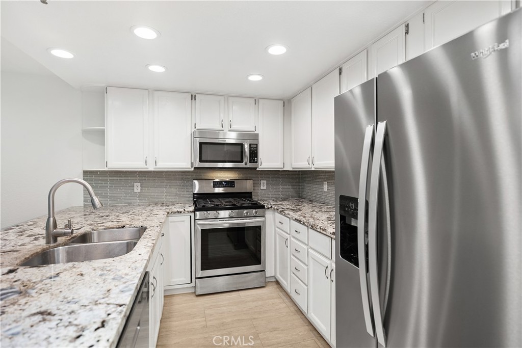 206 Avenida Montalvo, Unit 8 San Clemente, CA 92672 - Photo 9 of 67 Stainless steel appliances