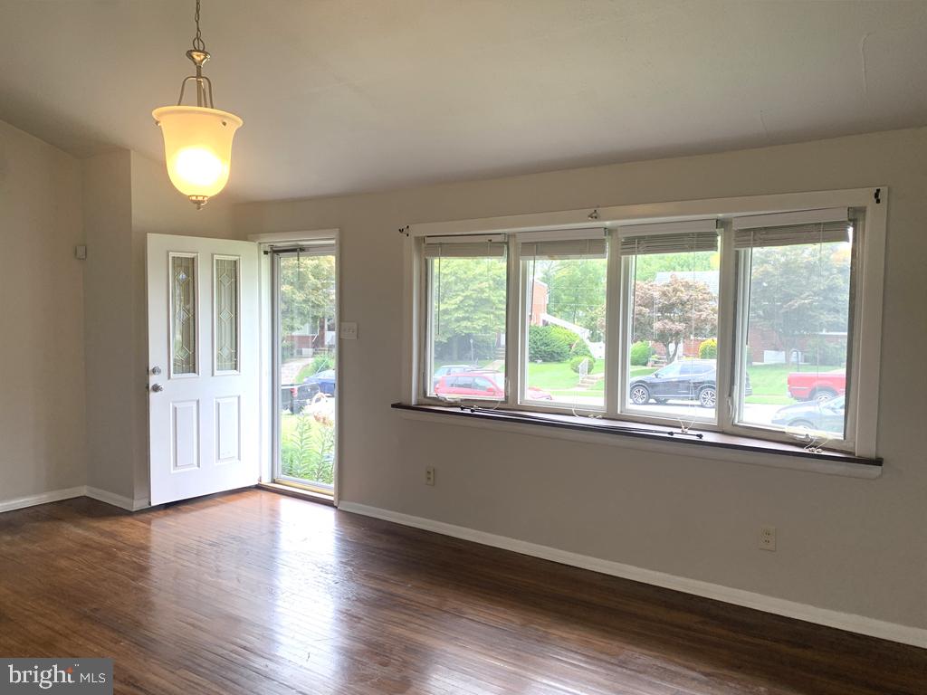 163 Wiltshire Road Claymont, DE 19703 - Photo 5 of 32