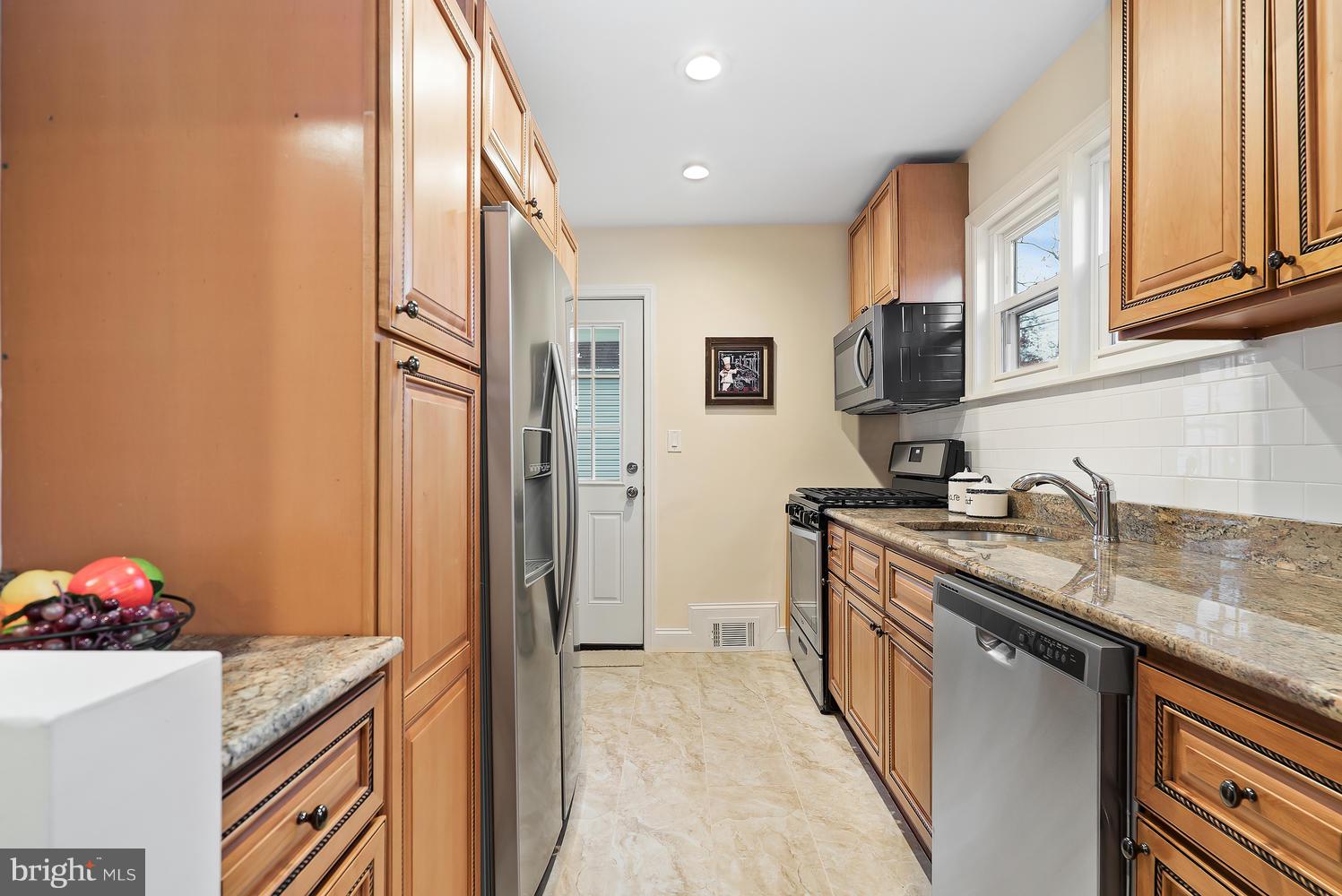8121 Bon Air Road Baltimore, MD 21234 - Photo 11 of 33 Kitchen