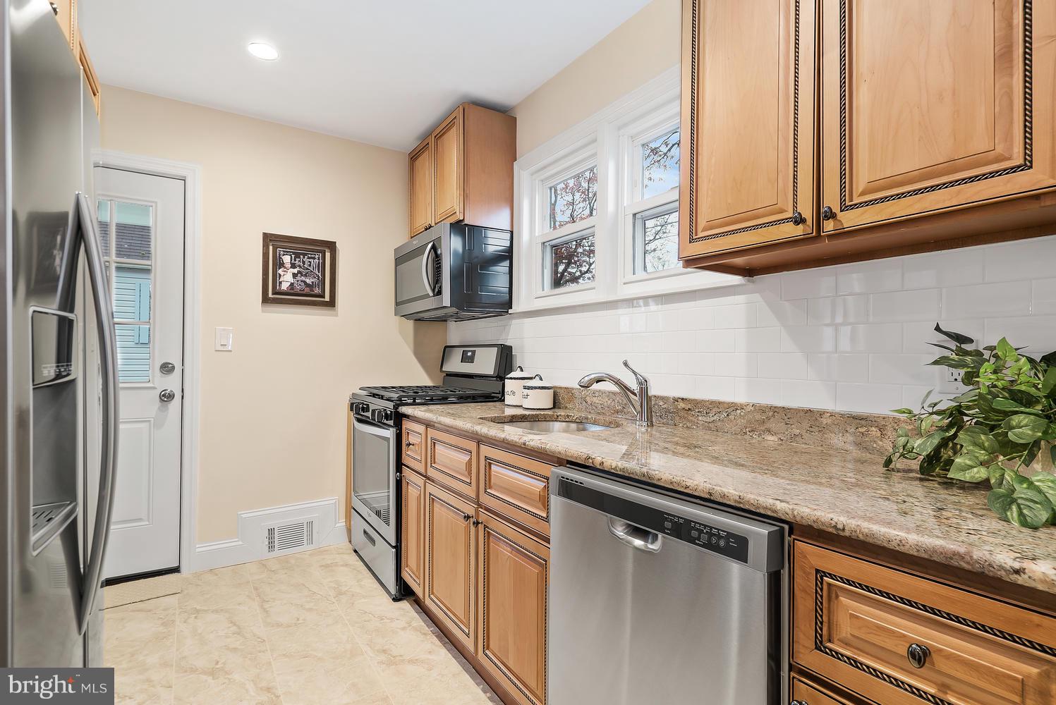 8121 Bon Air Road Baltimore, MD 21234 - Photo 12 of 33 Kitchen