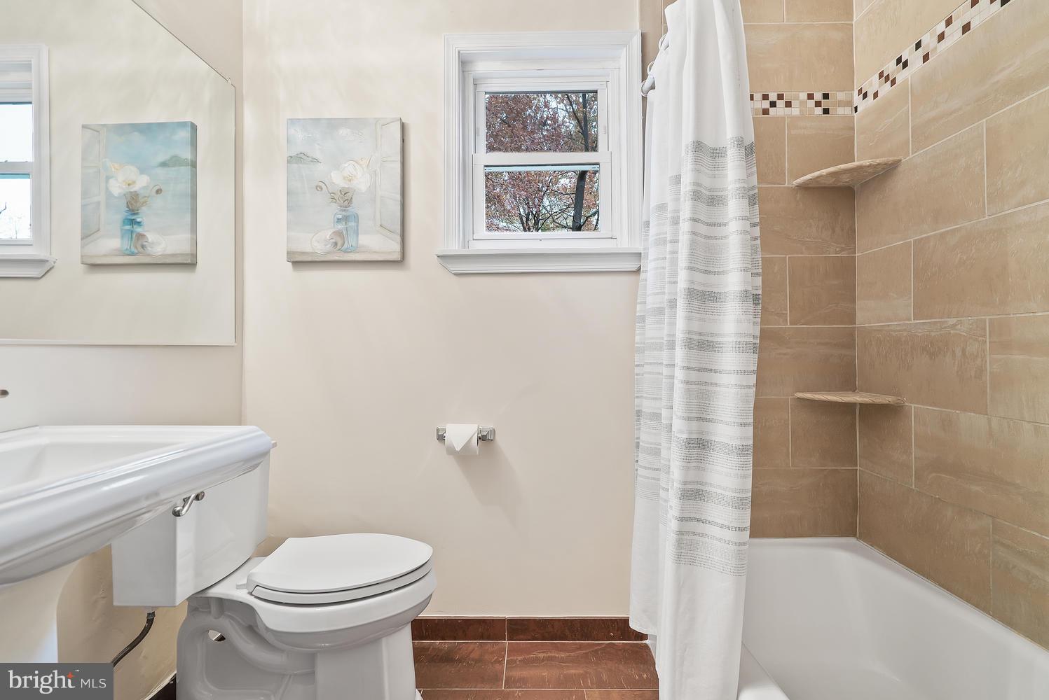8121 Bon Air Road Baltimore, MD 21234 - Photo 18 of 33 Main bath