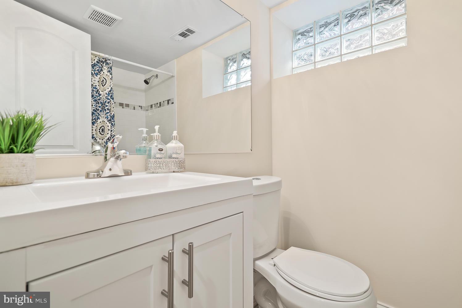 8121 Bon Air Road Baltimore, MD 21234 - Photo 28 of 33 Lower bath