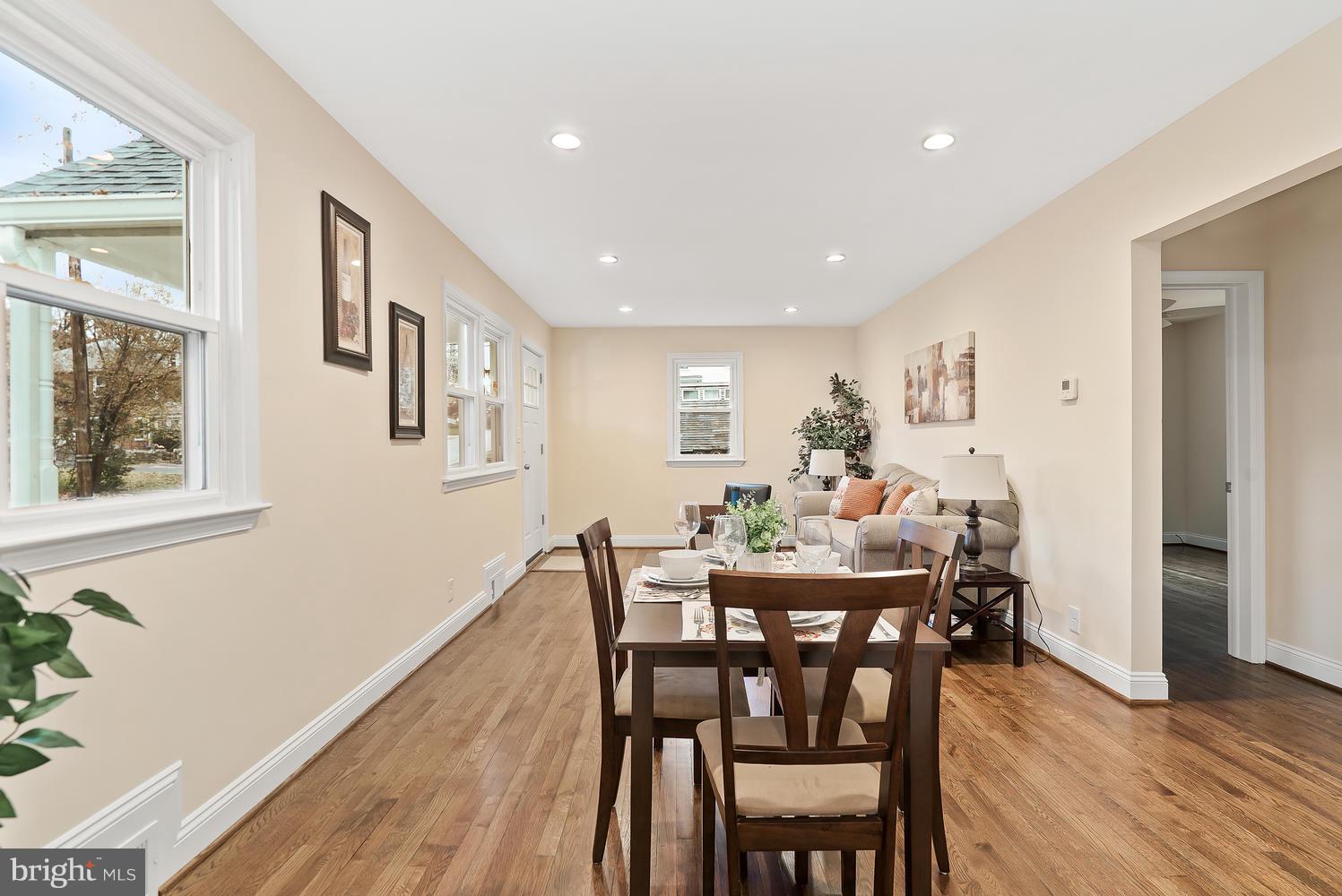 8121 Bon Air Road Baltimore, MD 21234 - Photo 9 of 33 Dining/Living