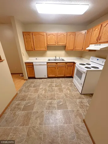 $1,250 | 831 Highview Drive, Unit C, New Richmond, WI 54017