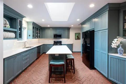 $782,100 | 10107 Cromwell Drive, Dallas, TX 75229