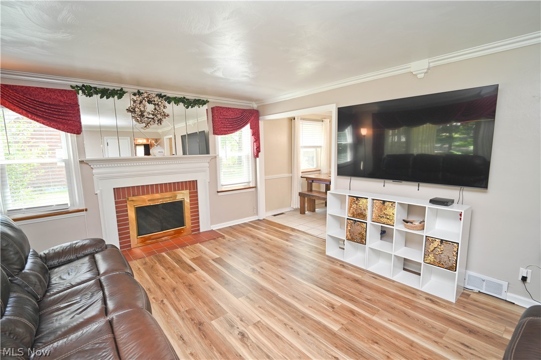4048 Dover Road Youngstown, OH 44511 - Photo 4 of 18