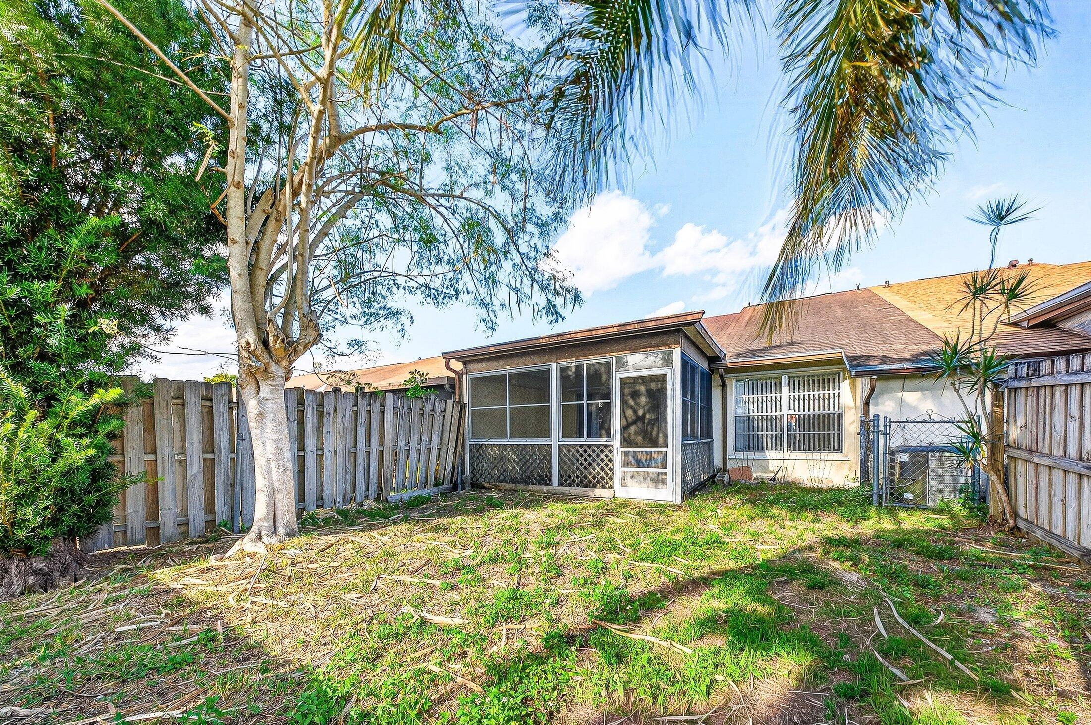 108 Pinewood Court Jupiter, FL 33458 - Photo 23 of 25 Backyard