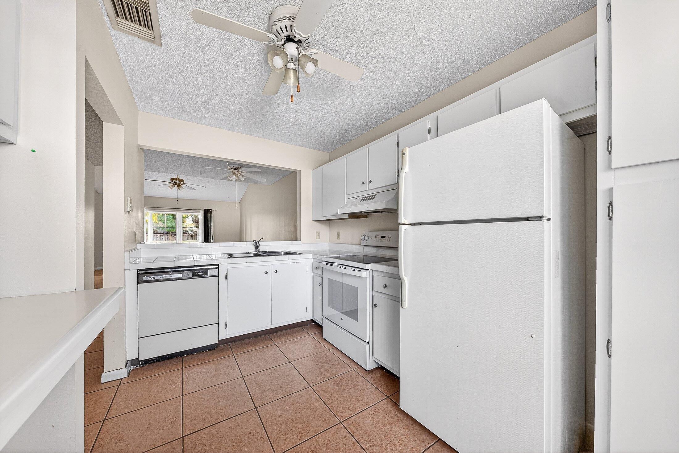 108 Pinewood Court Jupiter, FL 33458 - Photo 6 of 25 Kitchen