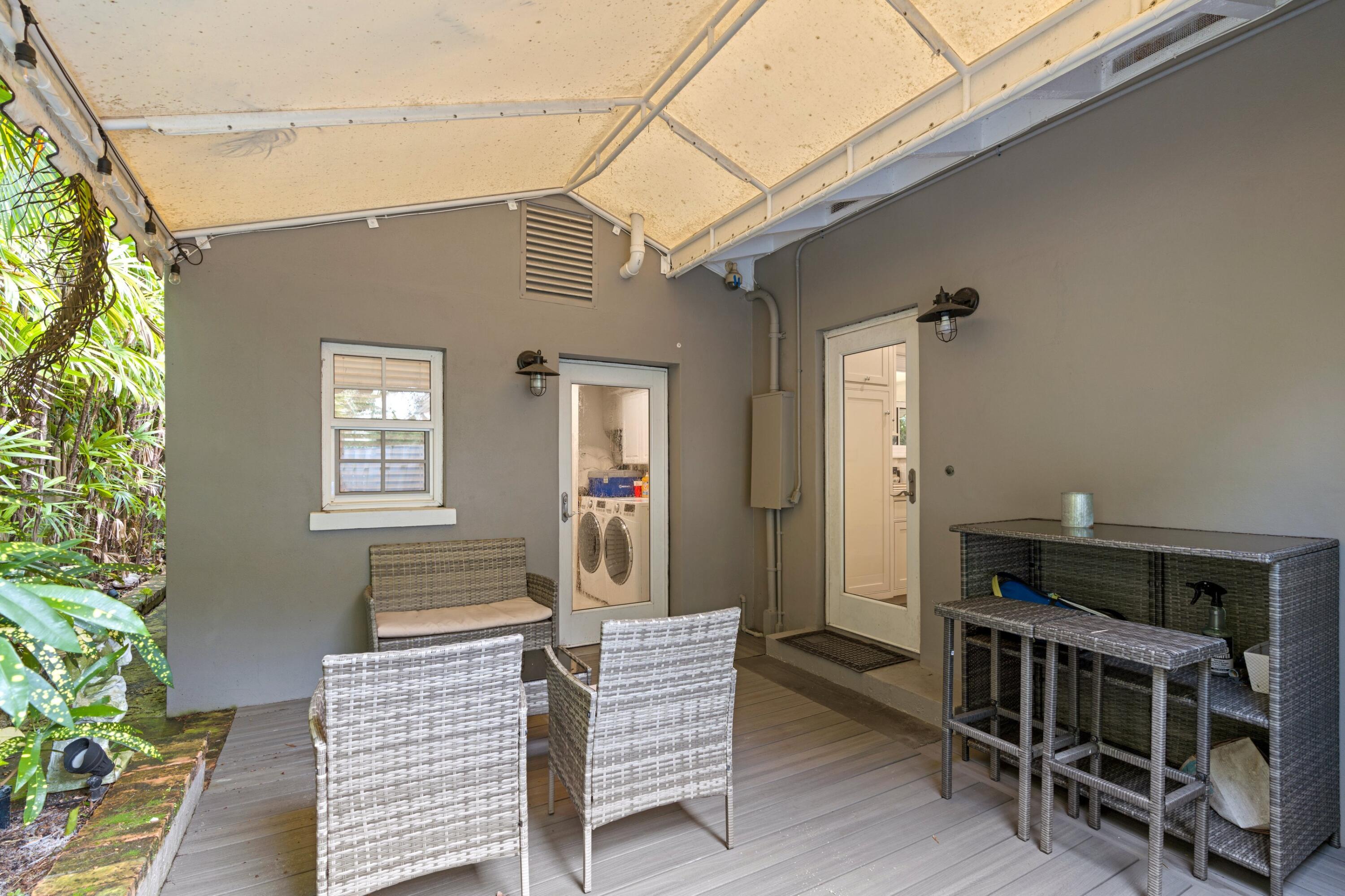 733 Sunset Road West Palm Beach, FL 33401 - Photo 19 of 32 Guest Suite Patio