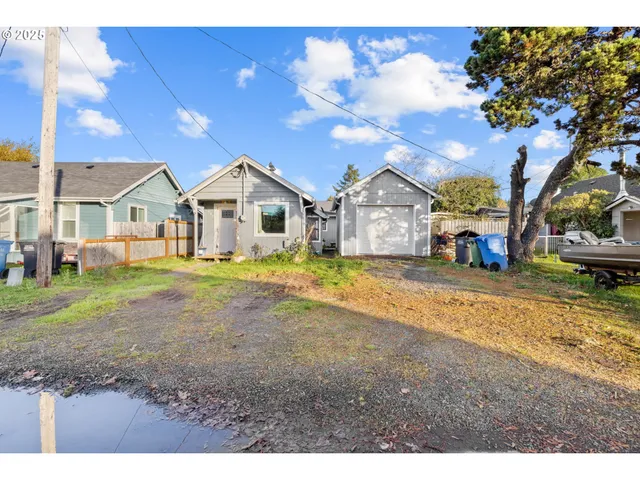 $327,900 | 945 Northeast Commercial Street, Waldport, OR 97394