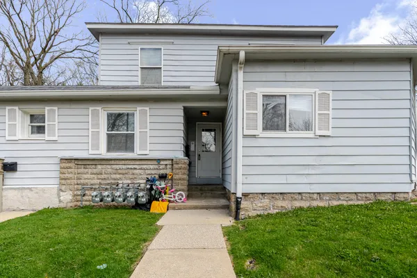 $950 | 361 Locust Street, Unit 3, Valparaiso, IN 46383
